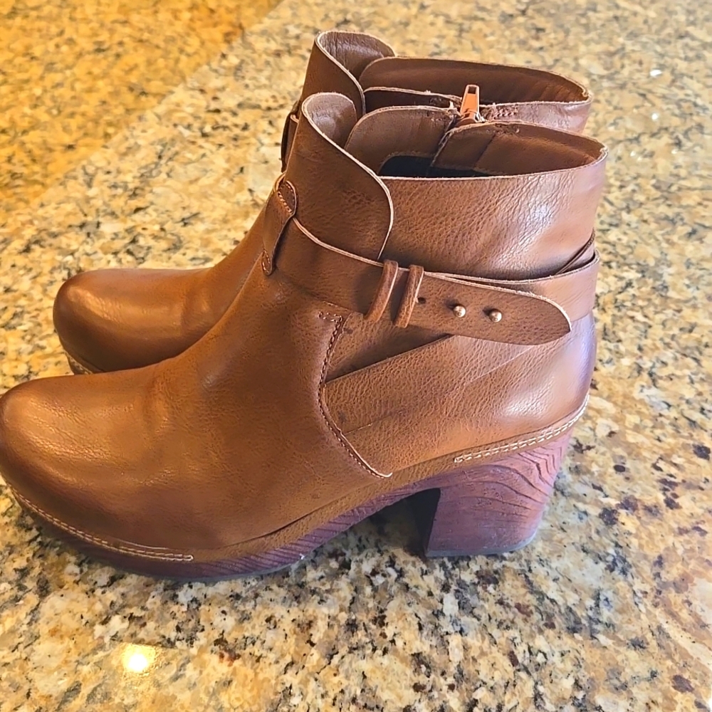 Korks Booties